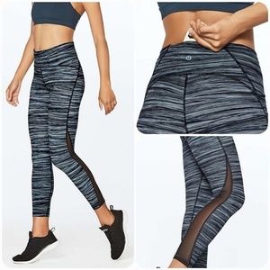 Lululemon Train Times 7/8 Pant *25" Low Tide Alpine White Black size 4